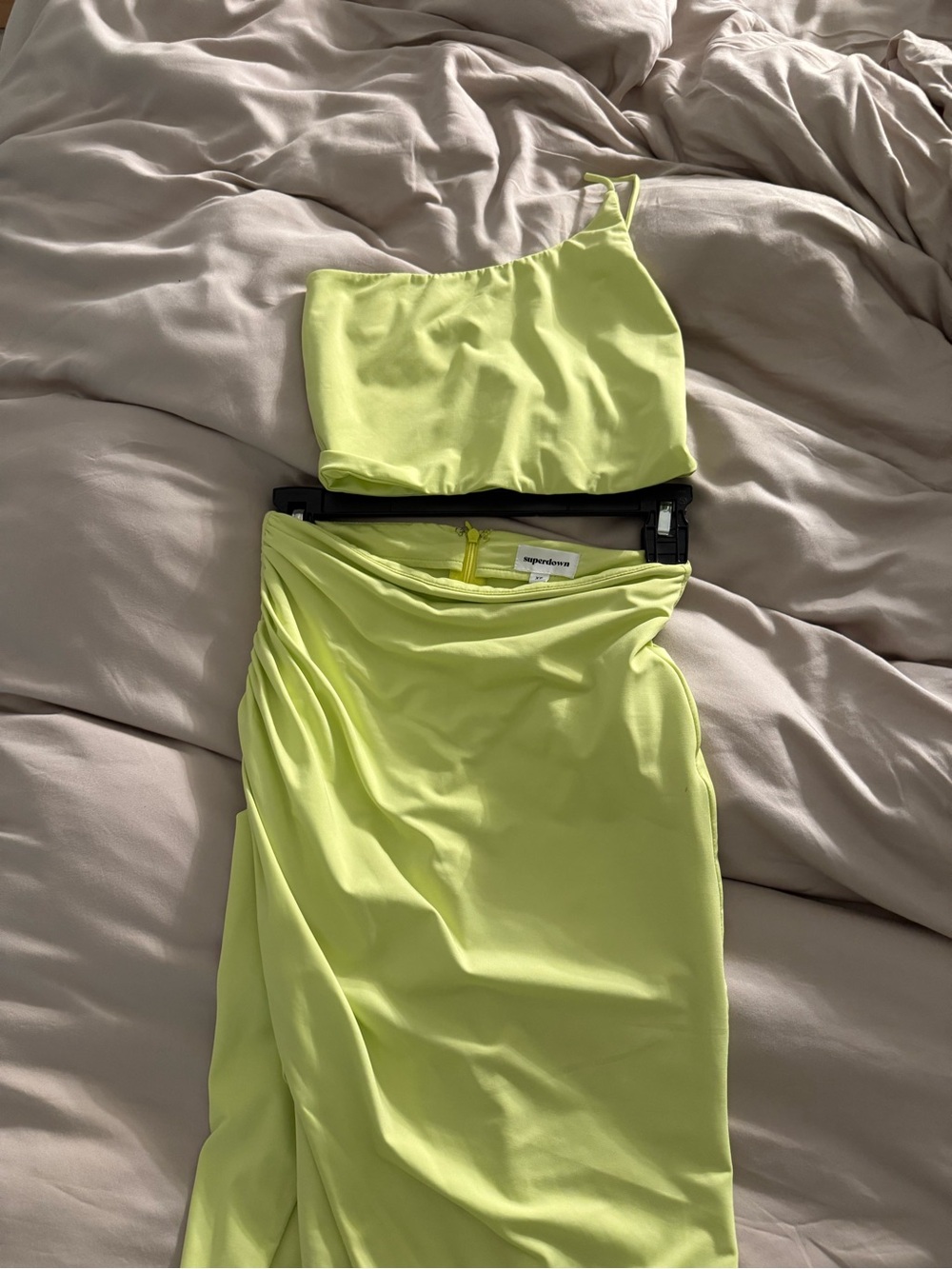 superdown Neon Lime One-Shoulder Crop Top & Ruched Skirt Set - Picture 4 of 5